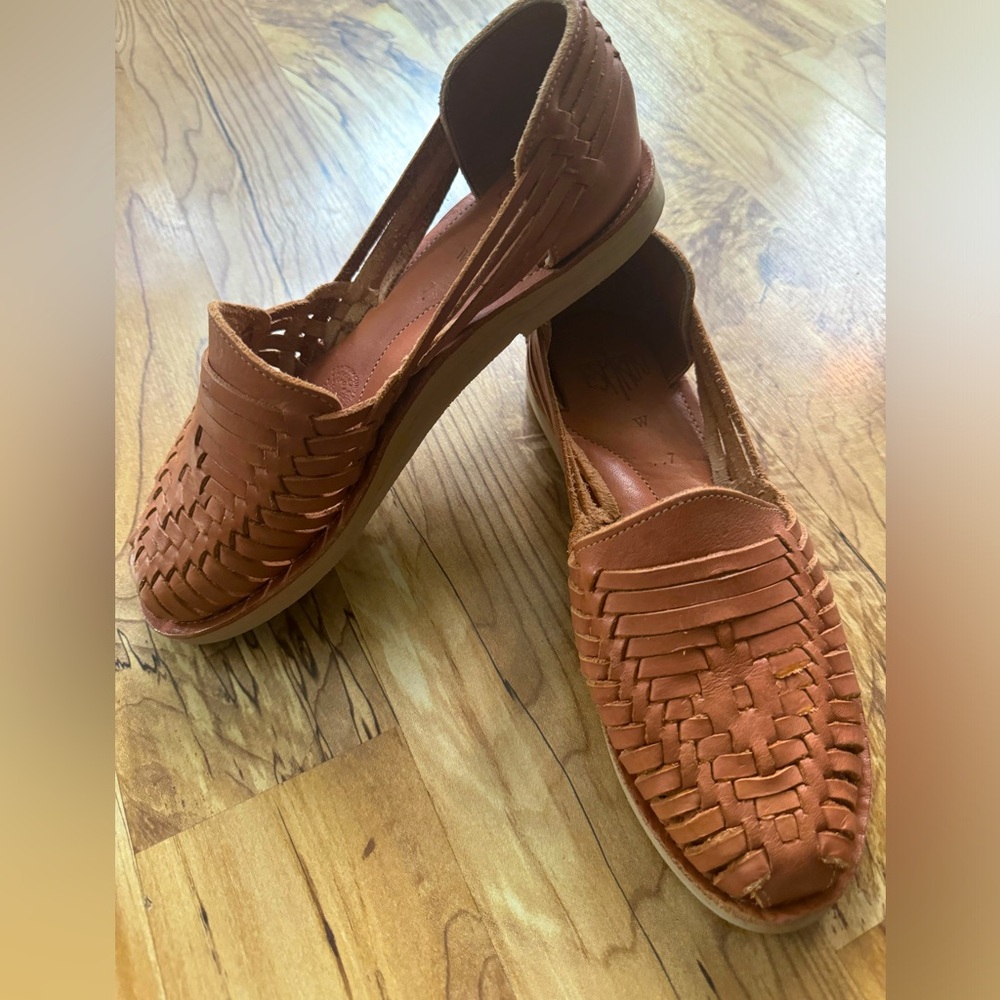Like new Espiritu huaraches shoes